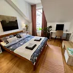 Artystyczna Przestrzen Z Widokiem Na Jeziora Apartment