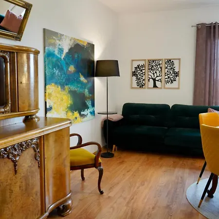 Artystyczna Przestrzen Z Widokiem Na Jeziora