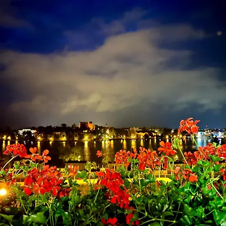 Artystyczna Przestrzen Z Widokiem Na Jeziora